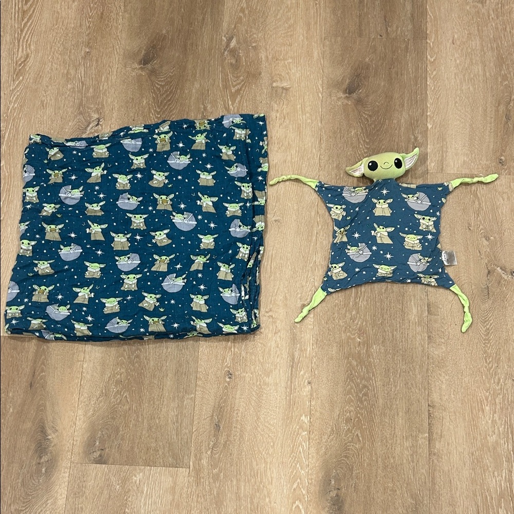 Little Sleepies Star Wars Matching Bamboo Muslin Swaddle and Grogu Lovey